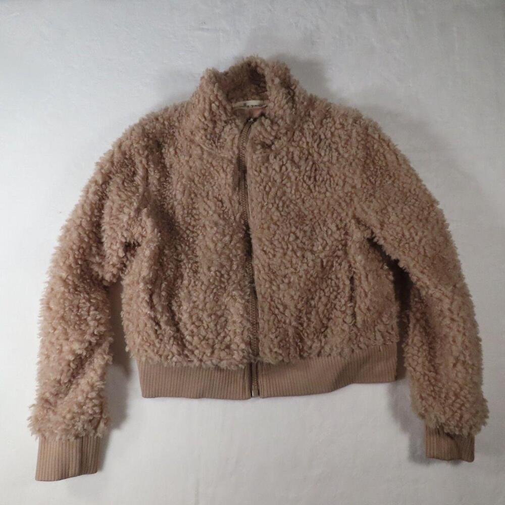 The Molly Green Cropped Jacket in Tan is a cozy and fuzzy jacket perfect for cas